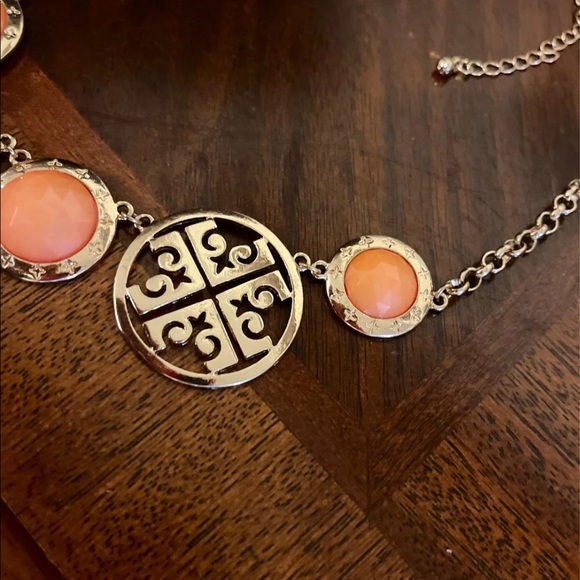 Gold tone Fashion Necklace - Picture 4 of 4